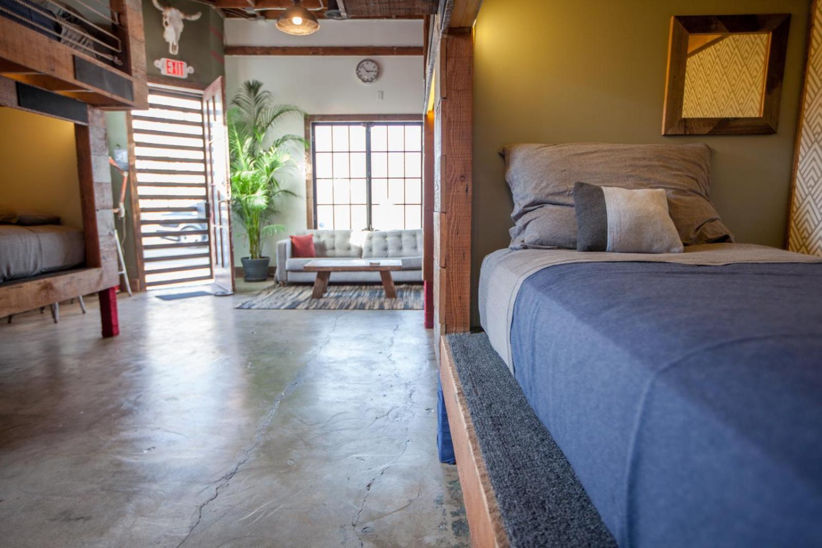 Хостел Podshare East Hollywood Лос-Анджелес Экстерьер фото