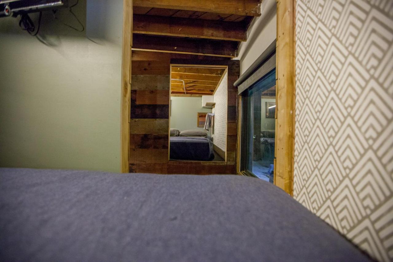 Хостел Podshare East Hollywood Лос-Анджелес Экстерьер фото